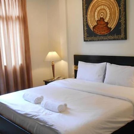 The Bang Khun Phrom Suites Bangkok Exterior photo
