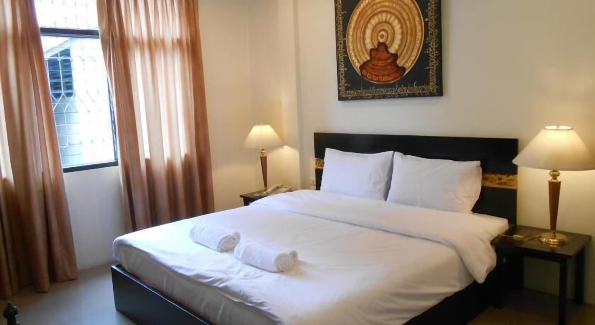 The Bang Khun Phrom Suites Bangkok Exterior photo